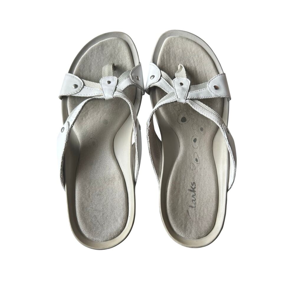 Clark’s white leather classic comfort flip flop sandals size 8.5